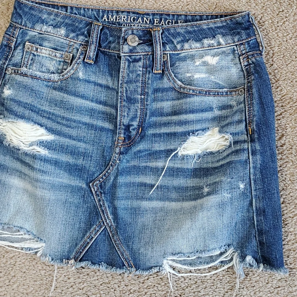 American Eagle Outfitters Blue Denim mini skirt size 2 distressed Frayed - Picture 2 of 10
